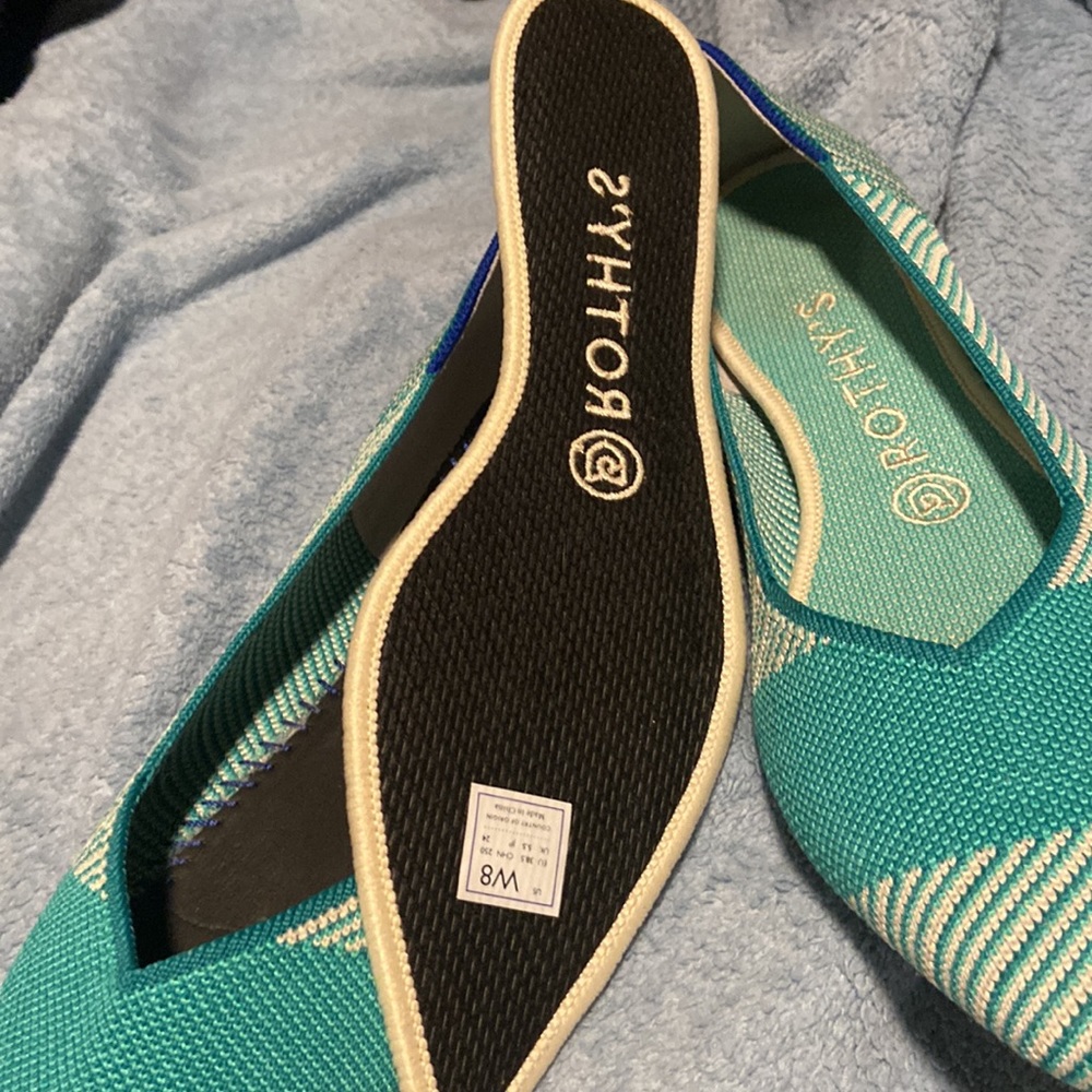 Rothy’s size 8w green and cream used but as you can see in like new condition - Picture 4 of 17